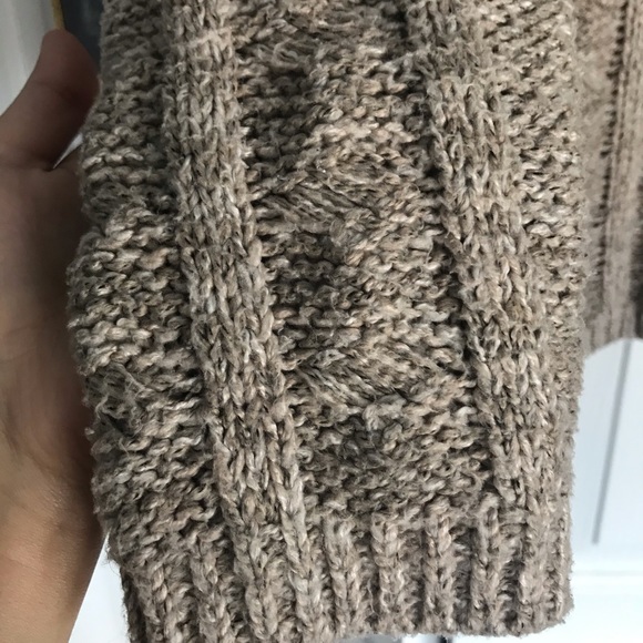 John & Jenn v-neck beige-toned sweater - Picture 5 of 9